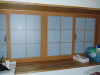 脱衣室の出窓部分にインプラス（内窓）を取り付け外気との温度差を軽減します。